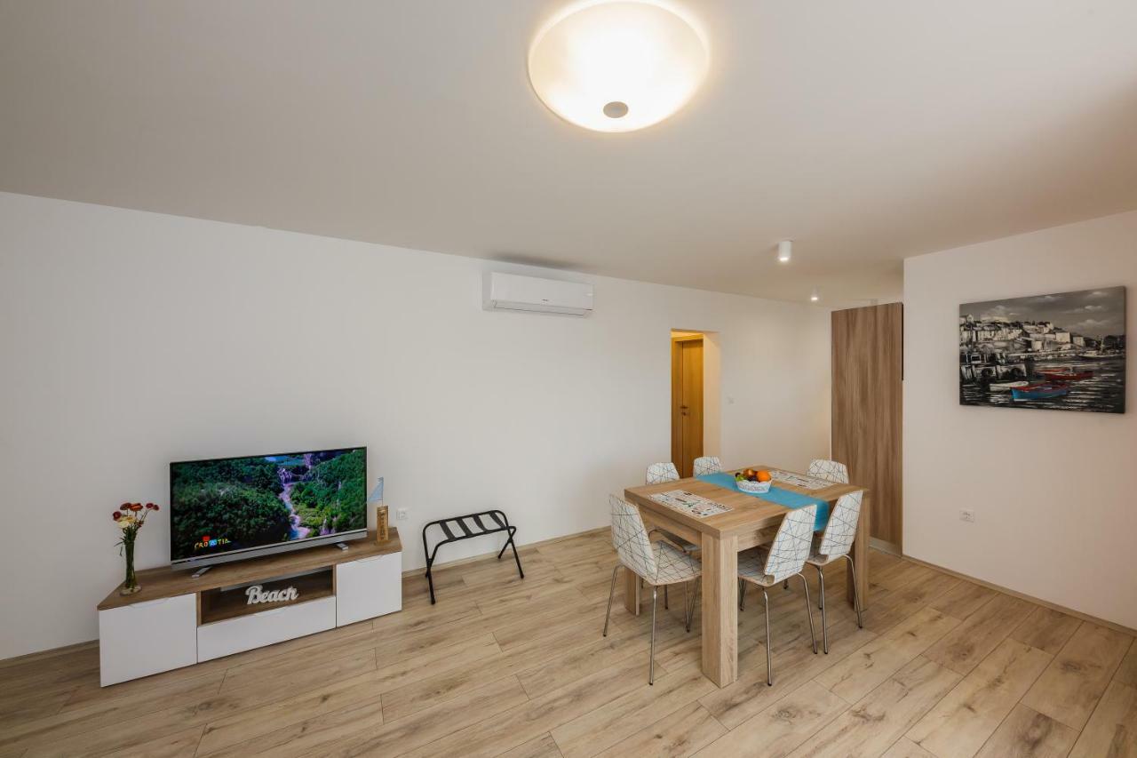 Apartments Mare Trogir Exterior photo