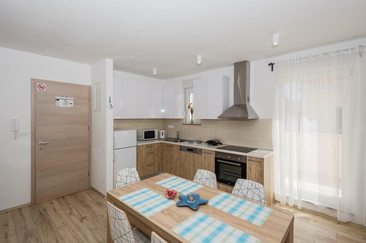 Apartments Mare Trogir Exterior photo